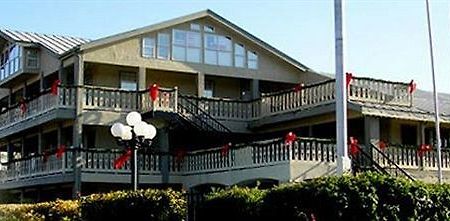 Sunday House Inn And Suites Fredericksburg Kültér fotó