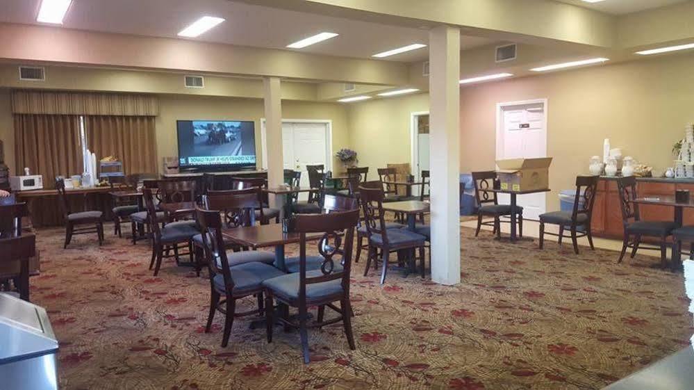 Sunday House Inn And Suites Fredericksburg Kültér fotó